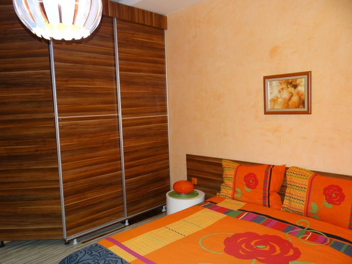 Orange Flower Appartement