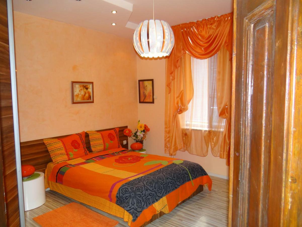 Orange Flower * Sofia
