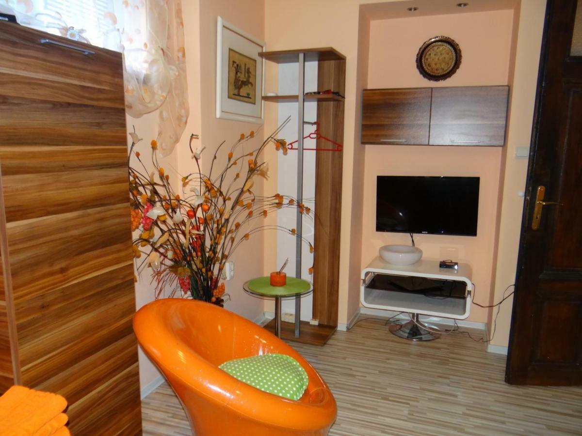 Orange Flower Appartement