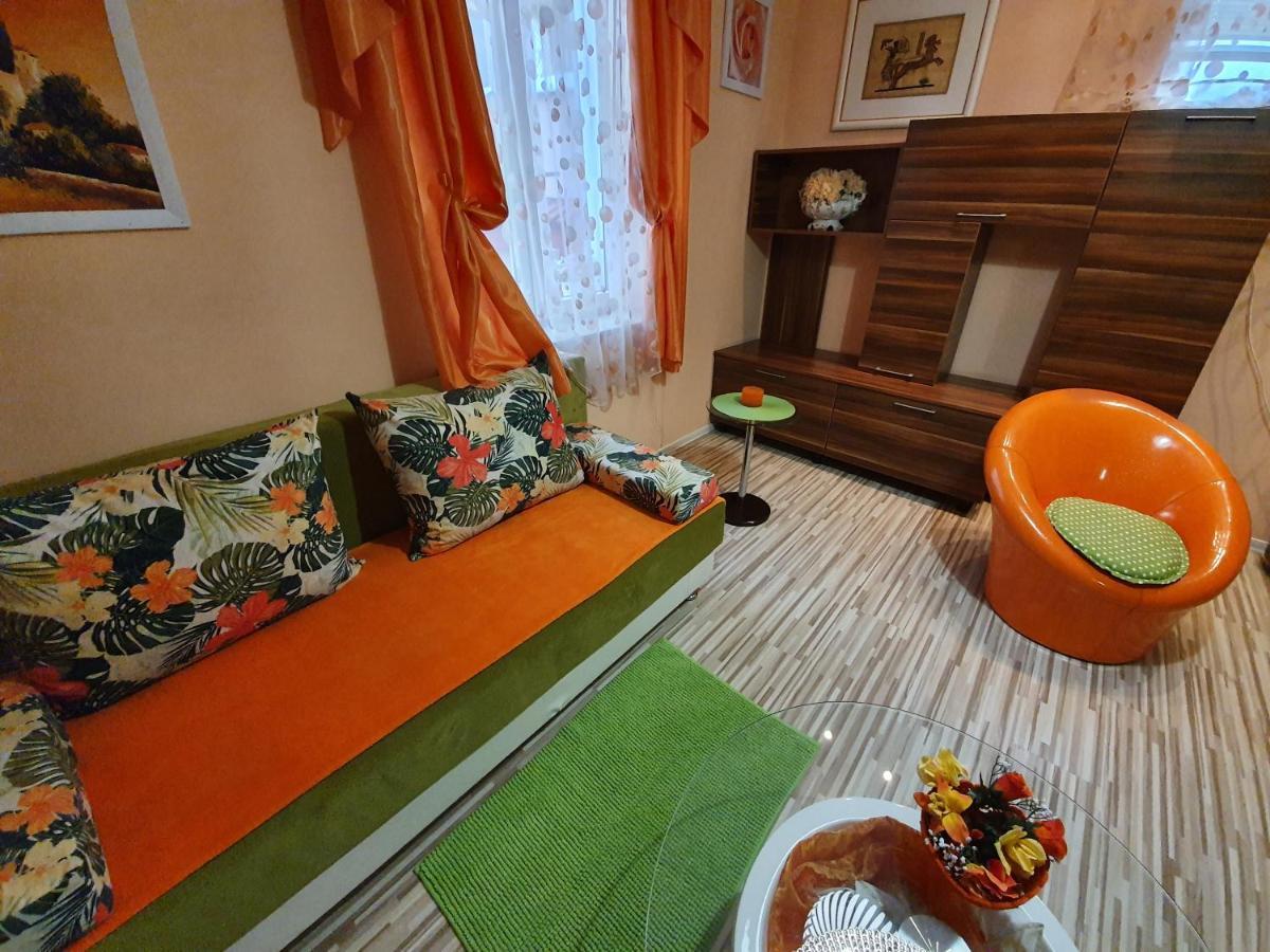 Orange Flower Appartement